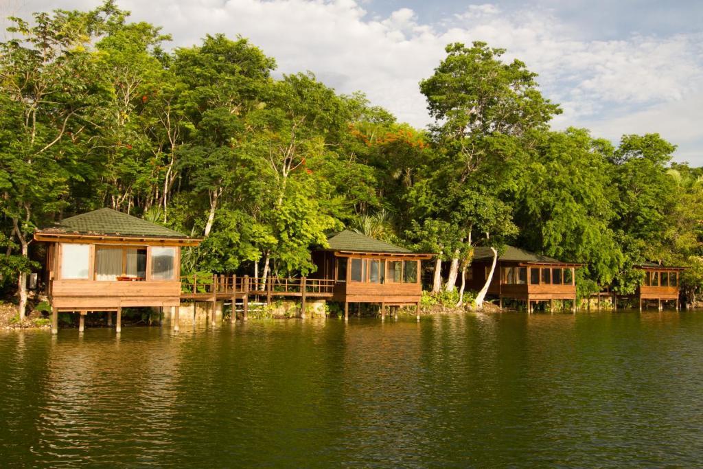 Las Lagunas Boutique Hotel Flores Esterno foto