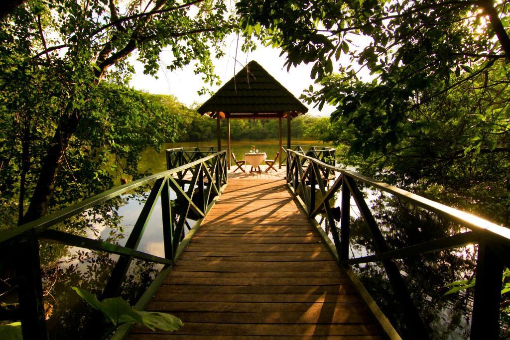 Las Lagunas Boutique Hotel Flores Esterno foto