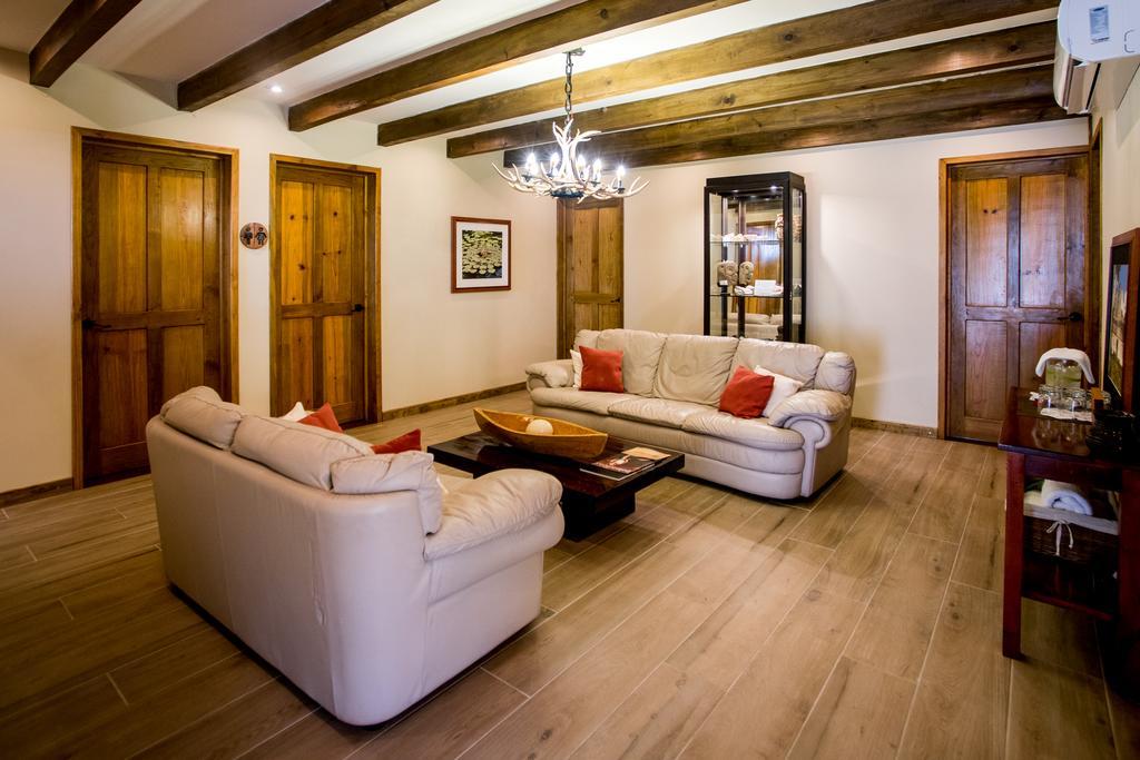 Las Lagunas Boutique Hotel Flores Esterno foto