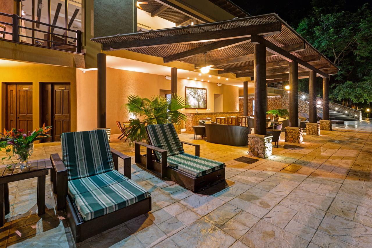Las Lagunas Boutique Hotel Flores Esterno foto