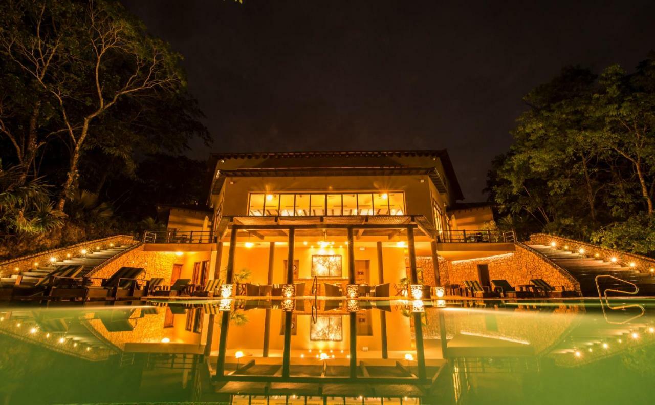 Las Lagunas Boutique Hotel Flores Esterno foto